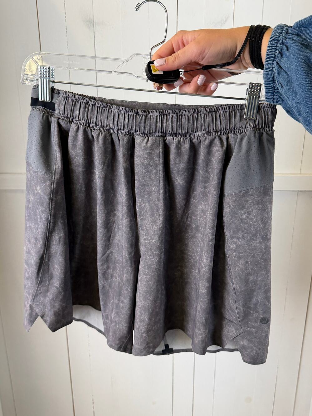 Lululemon Men's Gray Athletic Shorts Size S Polyester